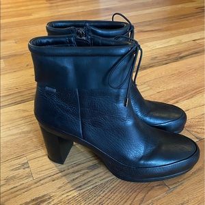 Clarks GORE-TEX Blake Leather Boots Size 9 - Like New